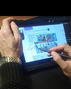 i use my tablet to correct you live on your screen